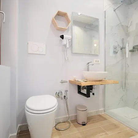 Accogliente Con Bagno Parcheggio Gratuito E Piscina Metro A 2 Min Rzym