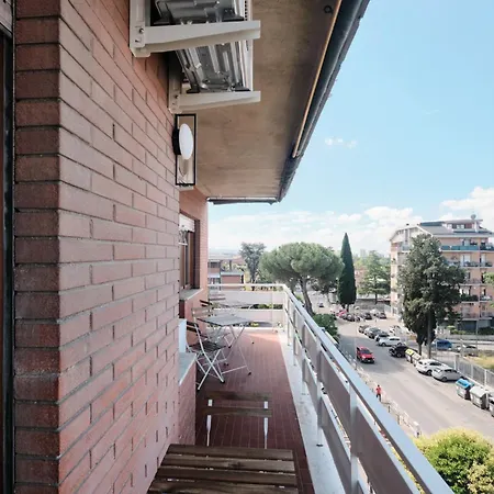 Accogliente Con Bagno Parcheggio Gratuito E Piscina Metro A 2 Min Kwatera prywatna Rzym