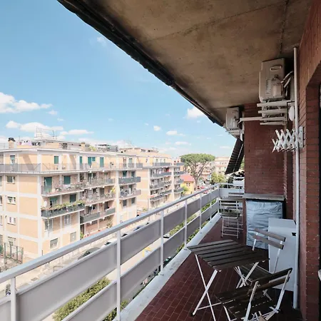 Accogliente Con Bagno Parcheggio Gratuito E Piscina Metro A 2 Min Rzym